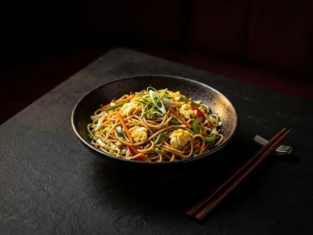 Egg Hakka Noodles