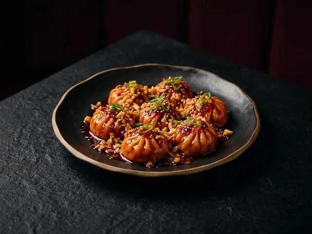 Hot Garlic Chicken Momos